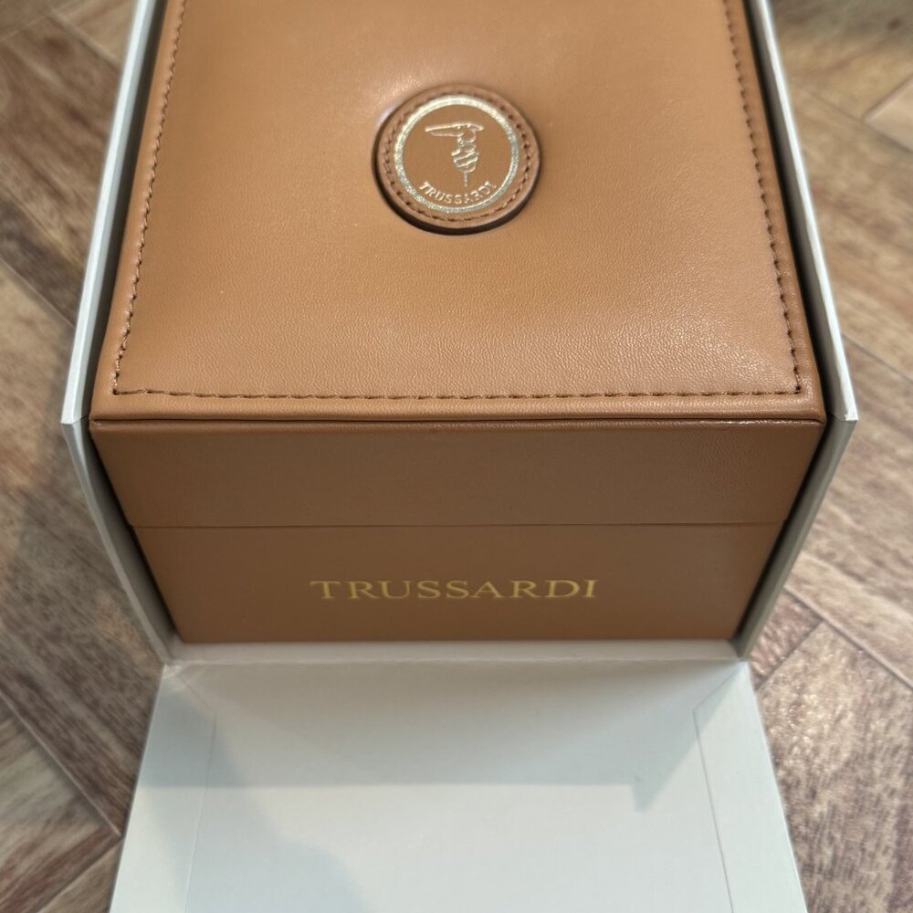 TRUSSARDI OROLOGI T01 GMT 3H BROWN DIAL BROWN STRAP R2451100001 DATE WATCH - Picture 5 of 10
